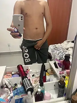 lzinho9153 online show from March 5, 2026, 3:47 am