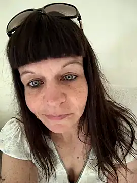 Petitegreeneyez69 online show from March 16, 2026, 12:29 am