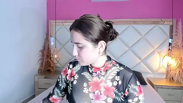 Snapshot of NikollHills chatting on January 8, 2026, 5:41 pm NikollHills online show from January 8, 2026, 5:41 pm