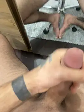 alexandrxlxx online show from April 7, 2026, 9:49 pm