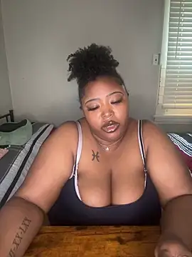 Chocolatebunnyxx96 online show from April 16, 2026, 9:39 pm