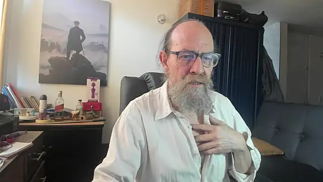 Snapshot of Uncle_Hottie chatting on July 18, 2026, 3:31 pm Uncle Hottie online show from July 18, 2026, 3:31 pm