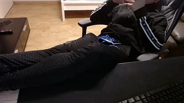 sensualman90 online show from January 11, 2026, 10:11 am