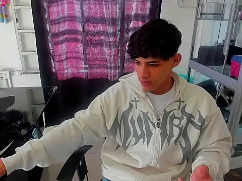 Snapshot of MaxStar26 chatting on January 7, 2026, 1:38 pm MaxStar26 online show from January 7, 2026, 1:38 pm