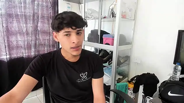 Snapshot of MaxStar26 chatting on January 15, 2026, 1:25 pm MaxStar26 online show from January 15, 2026, 1:25 pm