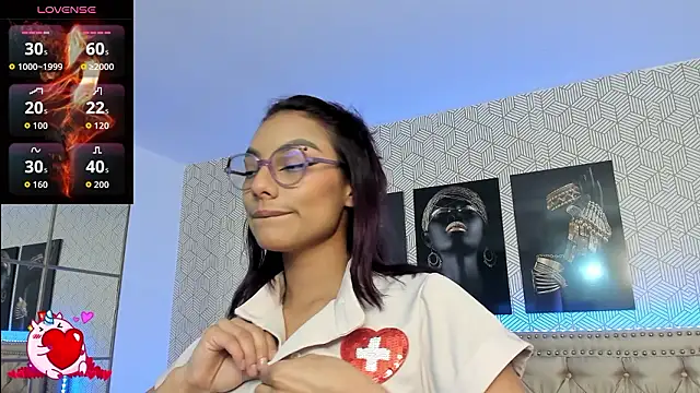 Snapshot of MeganRosseX chatting on February 4, 2026, 11:00 pm MeganRosseX online show from February 4, 2026, 11:00 pm