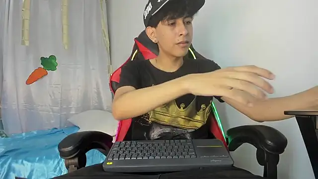 julian xx online show from April 15, 2026, 7:07 pm