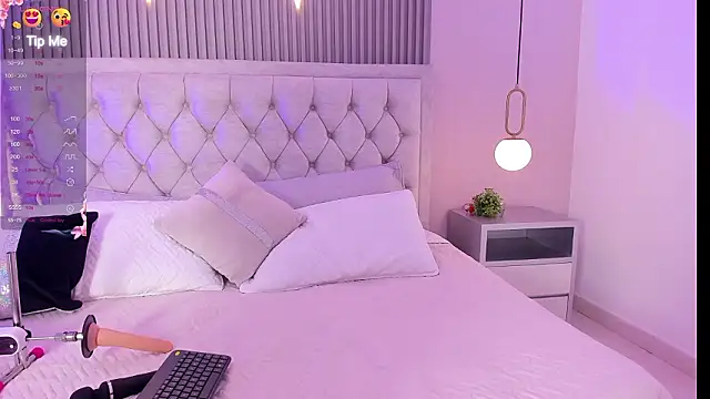 Snapshot of Mia_dolls18 chatting on February 25, 2026, 3:18 am Mia dolls18 online show from February 25, 2026, 3:18 am