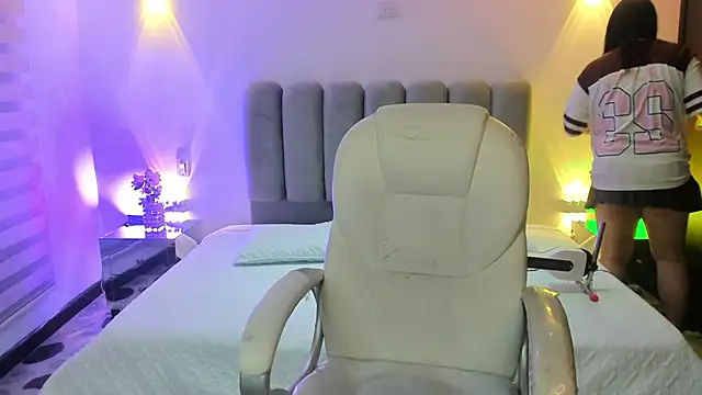 ThaliaBrookss  online show from February 17, 2026, 5:05 am