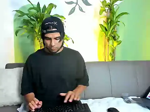 Snapshot of _Daniel00 chatting on February 28, 2026, 5:34 pm Daniel00 online show from February 28, 2026, 5:34 pm