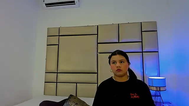 alejandra loppez online show from February 20, 2026, 7:38 pm