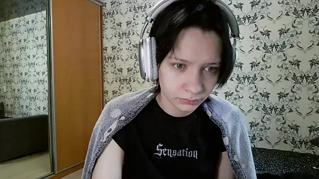 LxayBloom online show from March 12, 2026, 6:17 am