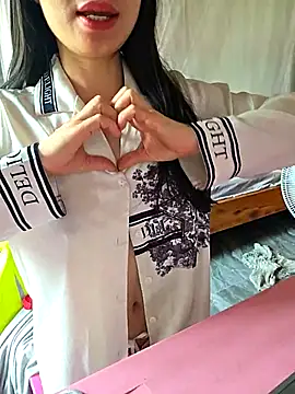 Snapshot of moon_baby99 chatting on March 1, 2026, 7:19 am moon baby99 online show from March 1, 2026, 7:19 am