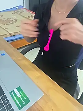 moon baby99 online show from April 8, 2026, 11:50 pm