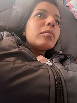 cinthia2011 online show from January 14, 2026, 6:00 pm