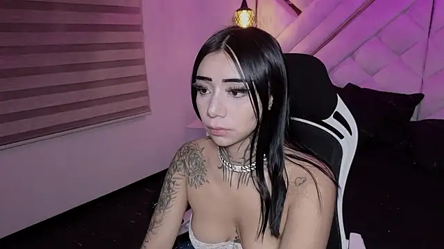 Snapshot of cliovg chatting on February 5, 2026, 3:02 am cliovg online show from February 5, 2026, 3:02 am