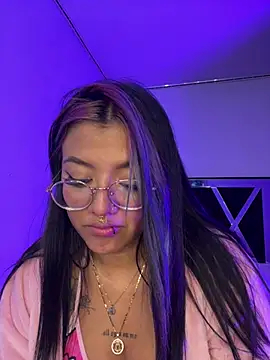 queen of you heart online show from April 13, 2026, 11:42 pm