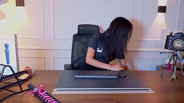 mia gatesvg online show from February 5, 2026, 3:13 am