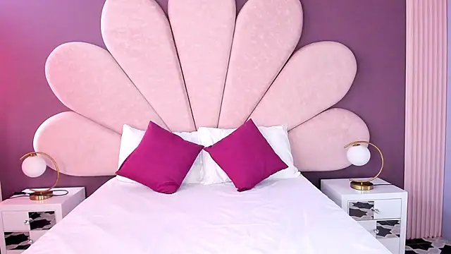 Snapshot of LolaGray__ chatting on February 20, 2026, 2:52 pm LolaGray online show from February 20, 2026, 2:52 pm