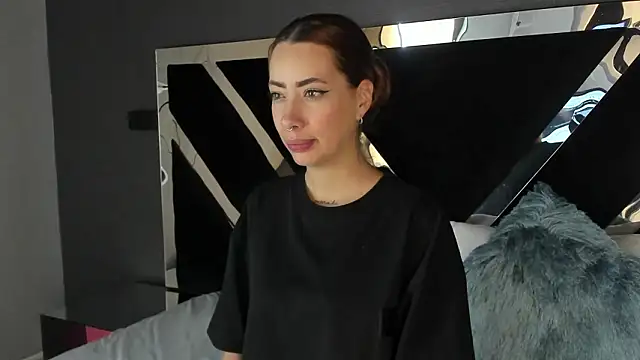 Snapshot of LolaGray__ chatting on January 18, 2026, 5:38 pm LolaGray online show from January 18, 2026, 5:38 pm