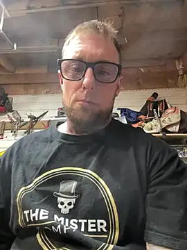 WIDBIGWHITECOCK online show from February 12, 2026, 6:13 am