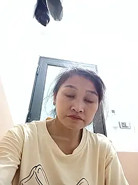 yumyum112 online show from January 12, 2026, 12:01 pm