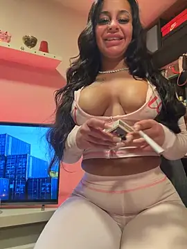 Snapshot of sweetxlayla chatting on March 5, 2026, 11:43 pm sweetxlayla online show from March 5, 2026, 11:43 pm