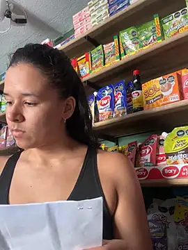 lannabellx online show from April 15, 2026, 7:58 pm