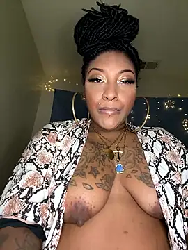 Snapshot of Egyptian_reign chatting on January 13, 2026, 1:42 am Egyptian reign online show from January 13, 2026, 1:42 am