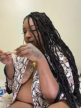 Snapshot of Egyptian_reign chatting on January 14, 2026, 12:36 am Egyptian reign online show from January 14, 2026, 12:36 am