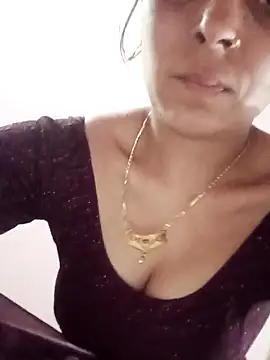 Hot ree85 online show from May 14, 2026, 1:30 pm