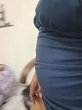 Hot Twinkle online show from June 16, 2026, 7:52 am