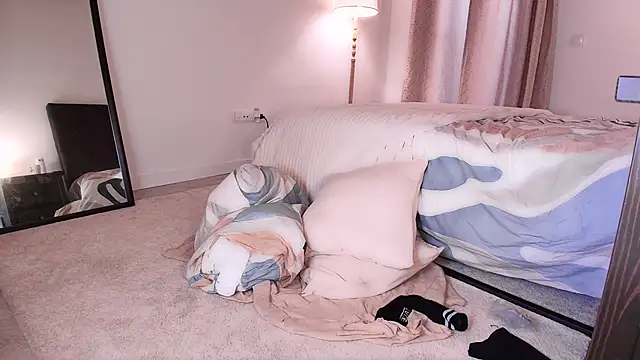 Snapshot of emilynoir__ chatting on February 11, 2026, 11:43 am emilynoir online show from February 11, 2026, 11:43 am