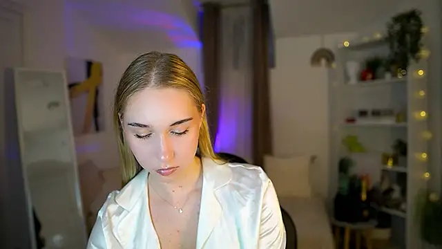 MilaBunny2000 online show from February 5, 2026, 2:35 pm