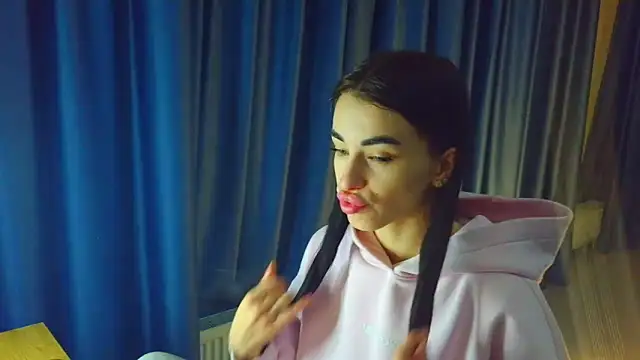 Vlada Elfie online show from February 4, 2026, 8:37 pm