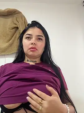 Mia  Bloom online show from February 5, 2026, 12:45 pm