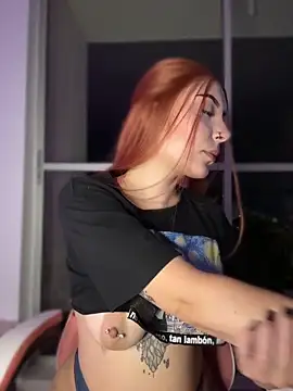 alesziarose  online show from April 12, 2026, 12:36 am