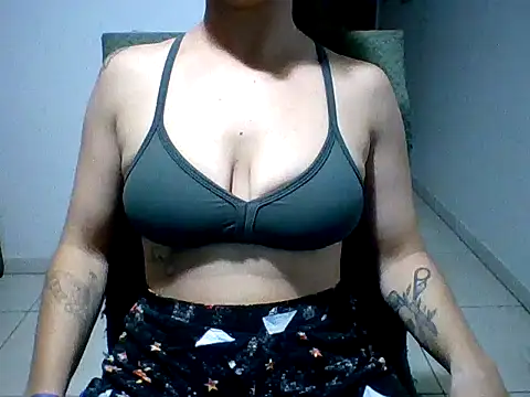 Snapshot of sue_safads chatting on January 6, 2026, 6:28 am sue safads online show from January 6, 2026, 6:28 am