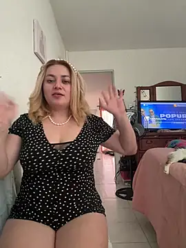 Snapshot of Lililuxx chatting on March 22, 2026, 11:28 pm Lililuxx online show from March 22, 2026, 11:28 pm