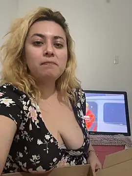 Snapshot of Lililuxx chatting on March 8, 2026, 2:15 am Lililuxx online show from March 8, 2026, 2:15 am