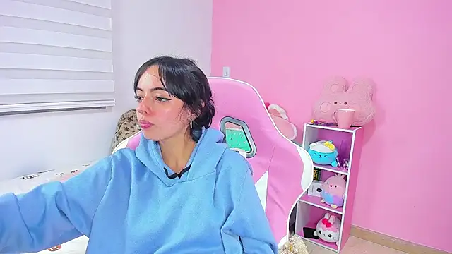 LittleAlexandra online show from March 25, 2026, 5:07 am