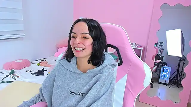 LittleAlexandra online show from February 1, 2026, 5:17 am