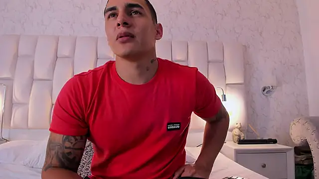 Snapshot of MassimoCo_ chatting on February 28, 2026, 11:04 pm MassimoCo online show from February 28, 2026, 11:04 pm