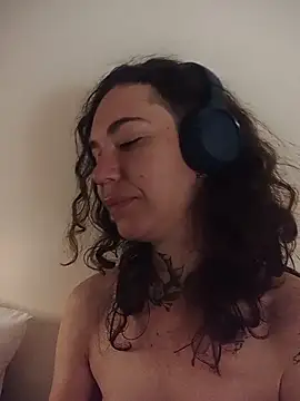 Snapshot of Dirty_Pink chatting on February 9, 2026, 9:18 am Dirty Pink online show from February 9, 2026, 9:18 am