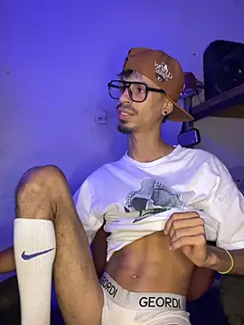 Snapshot of alexx_23cm chatting on April 8, 2026, 3:35 pm alexx 23cm online show from April 8, 2026, 3:35 pm