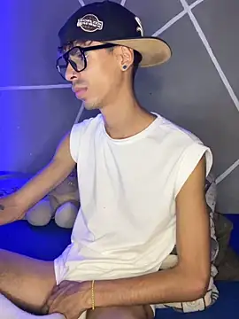 Snapshot of alexx_23cm chatting on January 19, 2026, 1:31 am alexx 23cm online show from January 19, 2026, 1:31 am