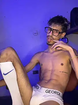 Snapshot of alexx_23cm chatting on April 7, 2026, 4:42 pm alexx 23cm online show from April 7, 2026, 4:42 pm