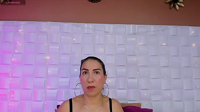 AmberJoyMilf online show from May 30, 2026, 4:34 pm