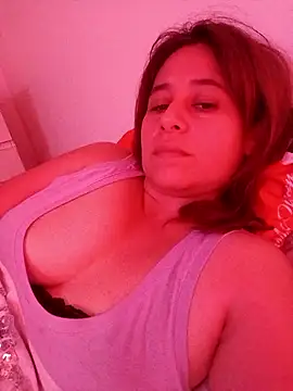 laupassion66l online show from February 5, 2026, 6:15 pm