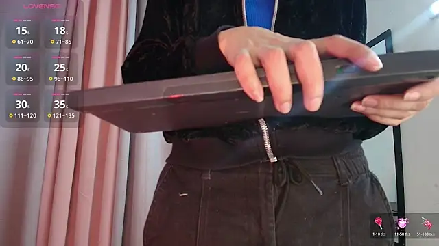 Snapshot of saray_reesee chatting on February 13, 2026, 8:09 pm saray reesee online show from February 13, 2026, 8:09 pm